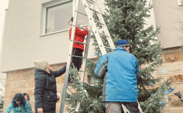 Zdobení stromu u OÚ